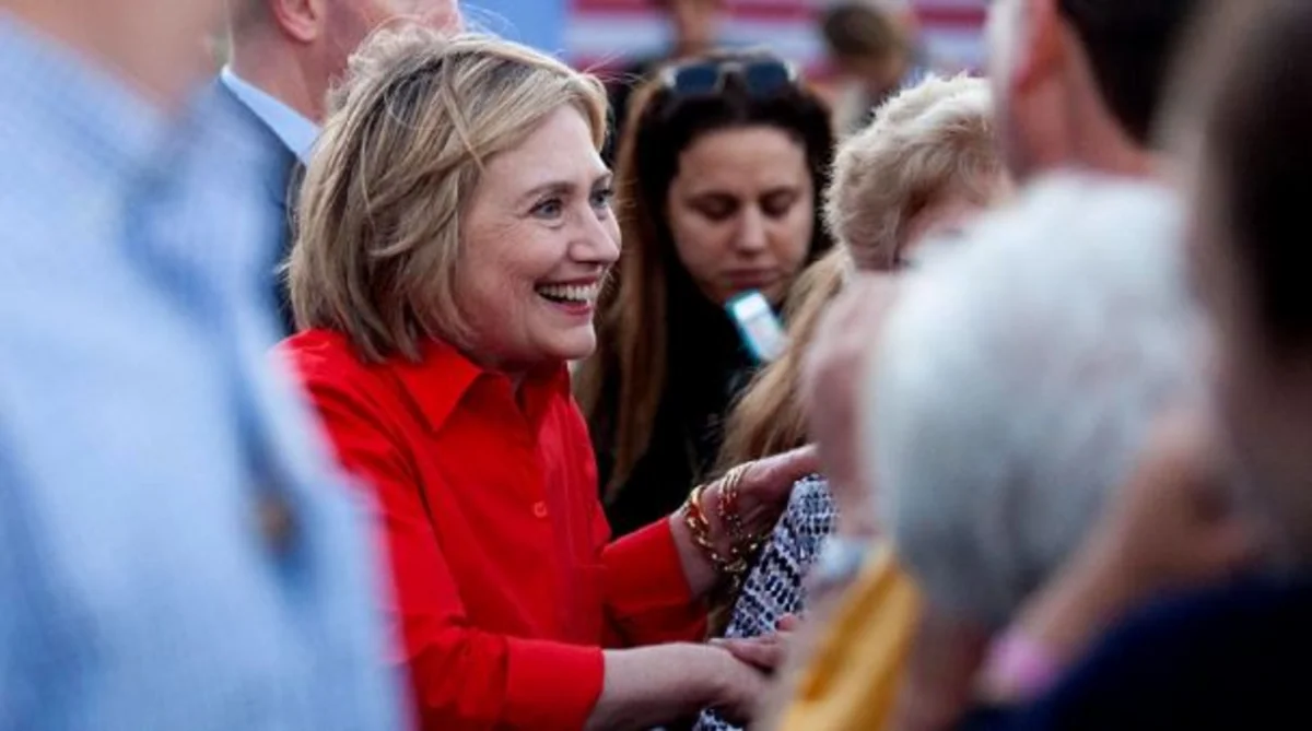 Hillari Klinton yeddi qərarsız ştatdan altısında liderdir