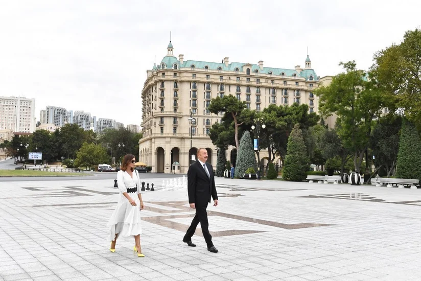 Prezident İlham Əliyev Bakı bulvarında yenidən bərpa edilən “Qu quşları” fəvvarə kompleksinin açılışında iştirak edib