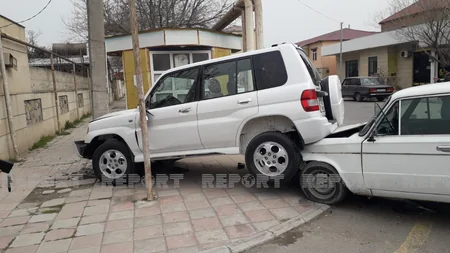 Salyanda iki avtomobil toqquşub