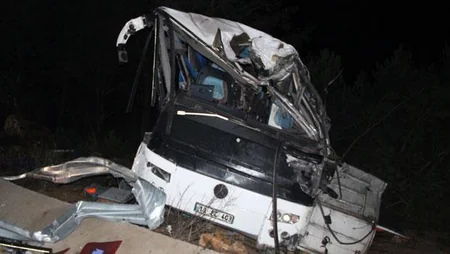 ​Türkiyədə avtobus aşıb, 8 nəfər ölüb, 42 mühacir yaralanıb