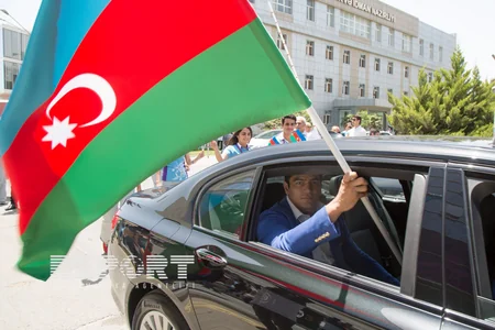 Cüdoçu Elmar Qasımova Azərbaycan bayrağı təqdim olunub - FOTO