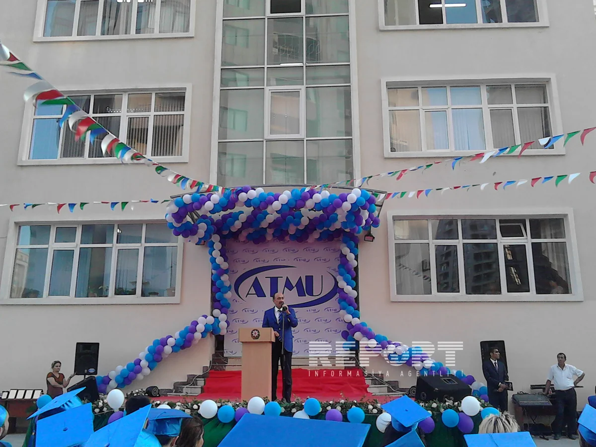 ​ATMU-da məzunların buraxılış mərasimi keçirilib