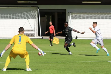 Qarabağ ilk yoxlama oyununda Rumıniya klubunu darmadağın edib