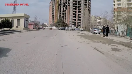 Xətai rayonunda yararsız vəziyyətdə olan küçə təmir edilib