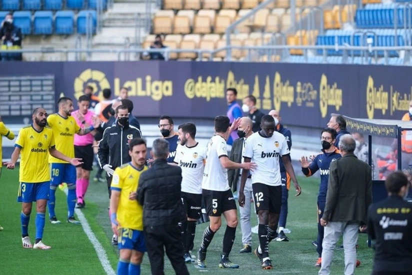 La Liqa matçındakı irqçiliyə görə araşdırma başladı