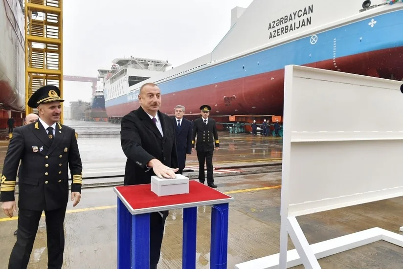 Prezident İlham Əliyev Bakı gəmiqayırma zavodunda inşa olunmuş ilk tankerin istismara verilməsi mərasimində iştirak edib - YENİLƏNİB
