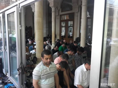 Eid prayer performed in Baku mosques -PHOTO