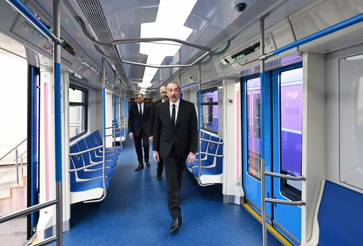 Prezident İlham Əliyev Bakıda komplektləşdirilən yeni nəsil metro qatarları ilə tanış olub - YENİLƏNİB