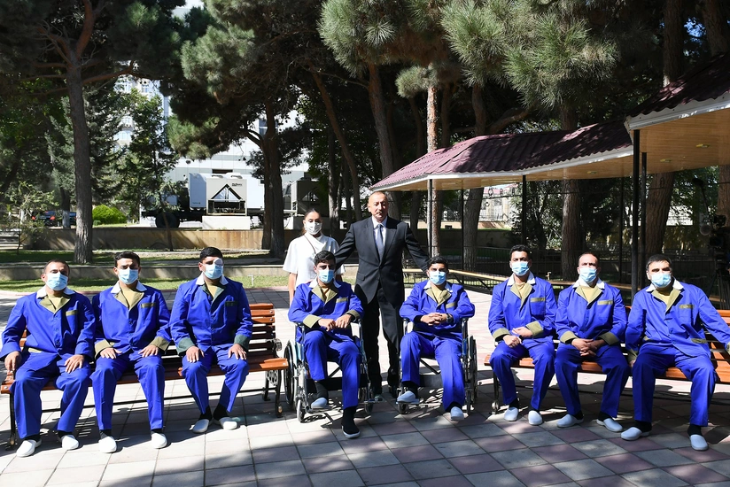 Ilham Aliyev and Mehriban Aliyeva meet with wounded servicemen