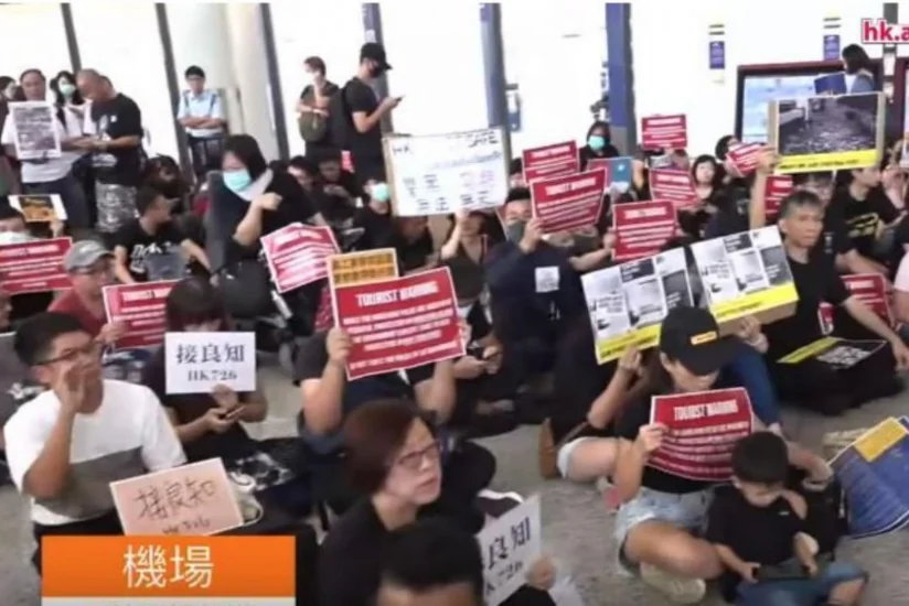 Protest action held at Hong Kong airport - PHOTO