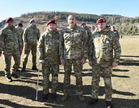 Ali Baş Komandan İlham Əliyev Şuşada hərbçilər qarşısında çıxış edib