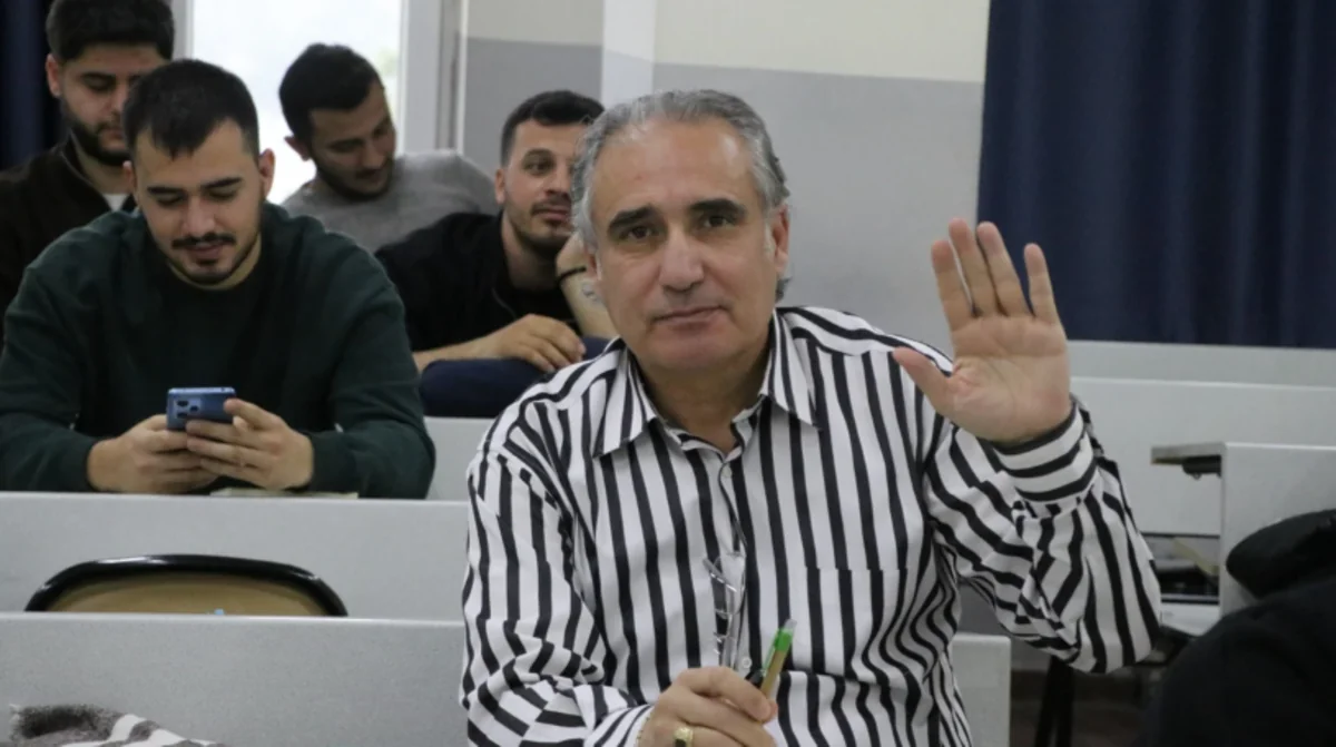 Türkiyədə təqaüddə olan 54 yaşlı polkovnik oğlu ilə eyni universitetdə oxuyur