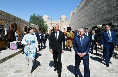 Azərbaycan və Özbəkistan prezidentləri İçan-Qala Dövlət Tarixi Memarlıq Muzeyi ilə tanış olublar - YENİLƏNİB