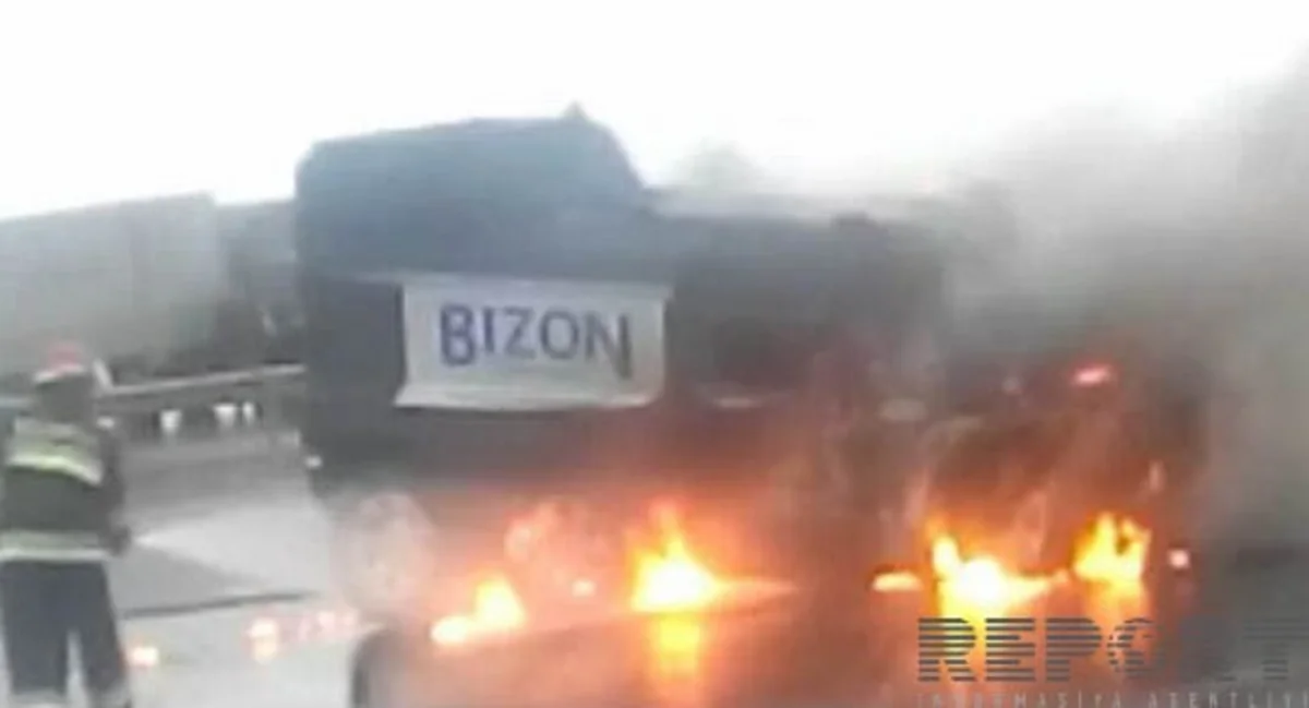 ​Siyəzəndə Hummer markalı avtomobil yanıb - VİDEO