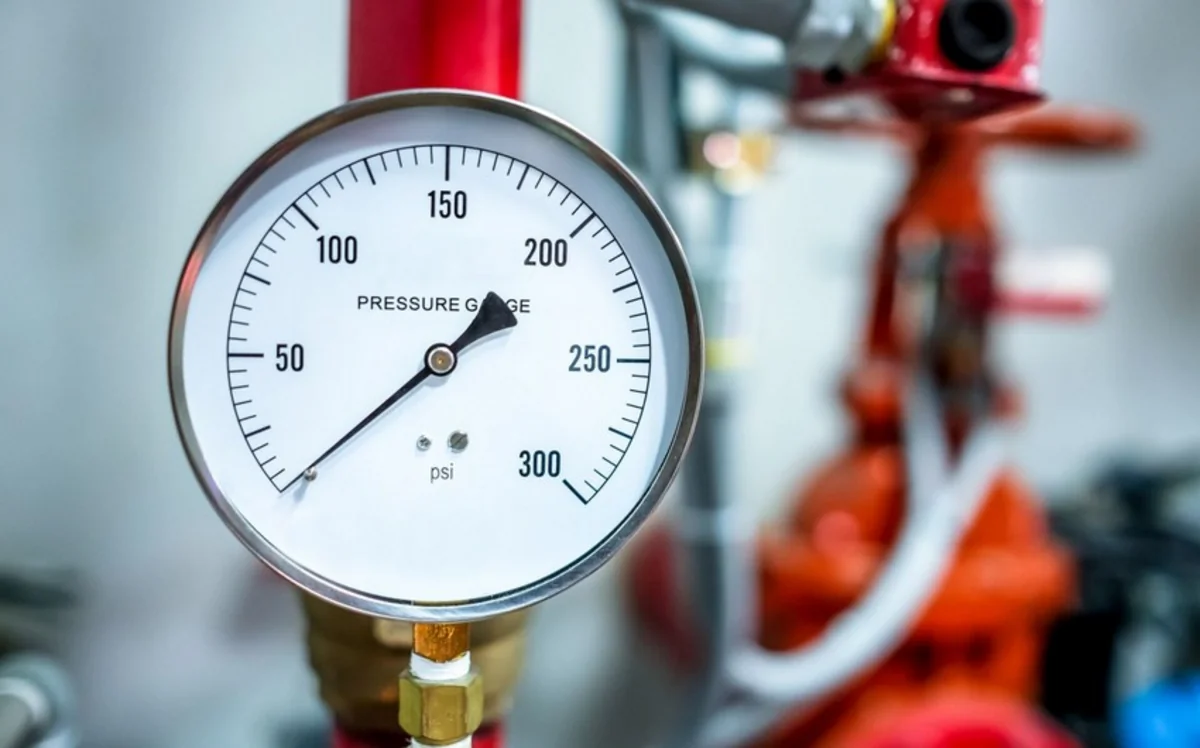 Цены на газ в Европе опустились ниже 700 долларов