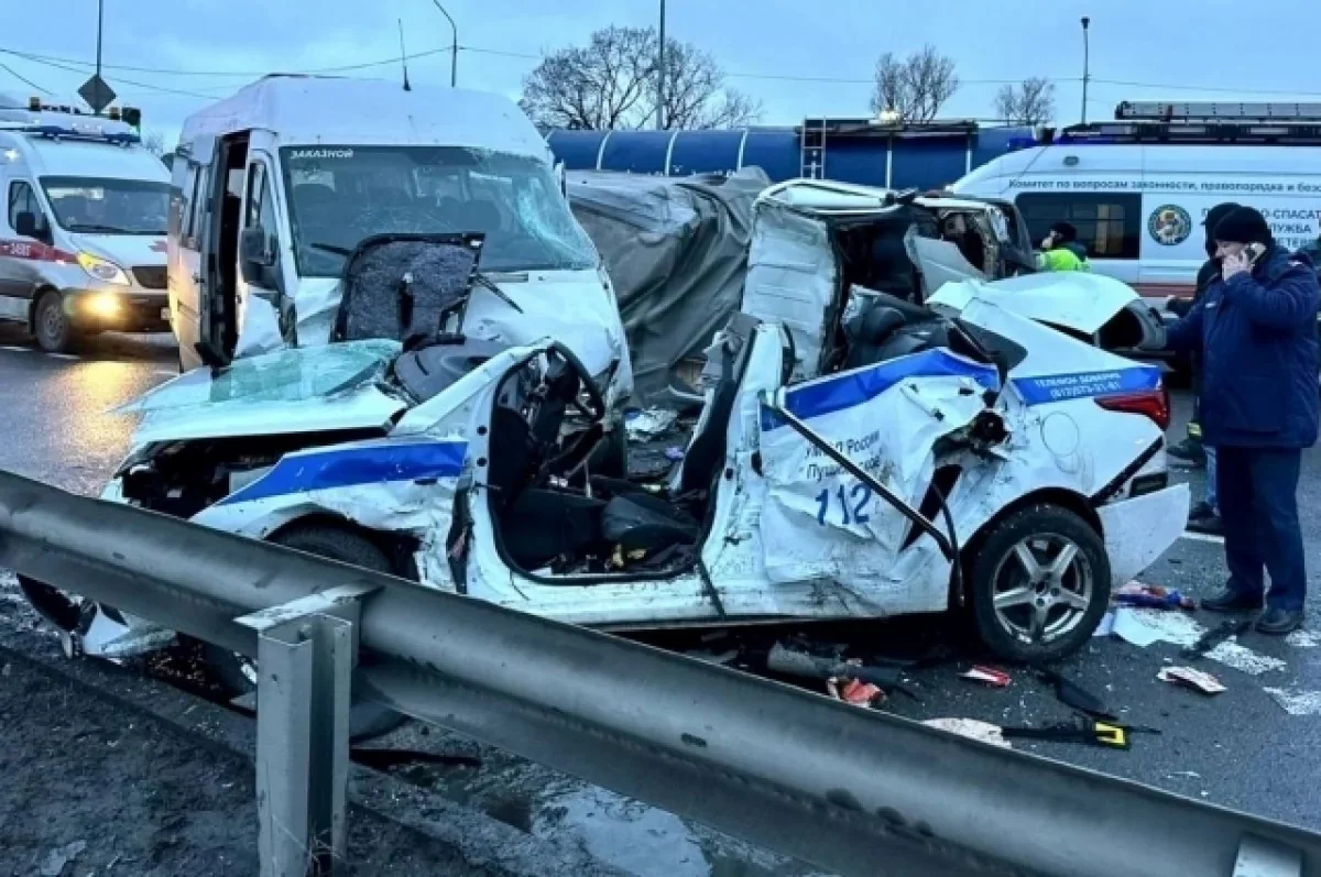 В Санкт-Петербурге в ДТП с участием полицейской машины погиб человек