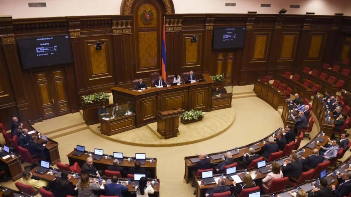Парламент Армении изменит избирательный кодекс, непонятный депутатам