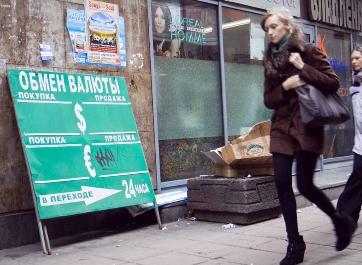 Rusiyanın nağd valyuta bazarında panika yaranıb