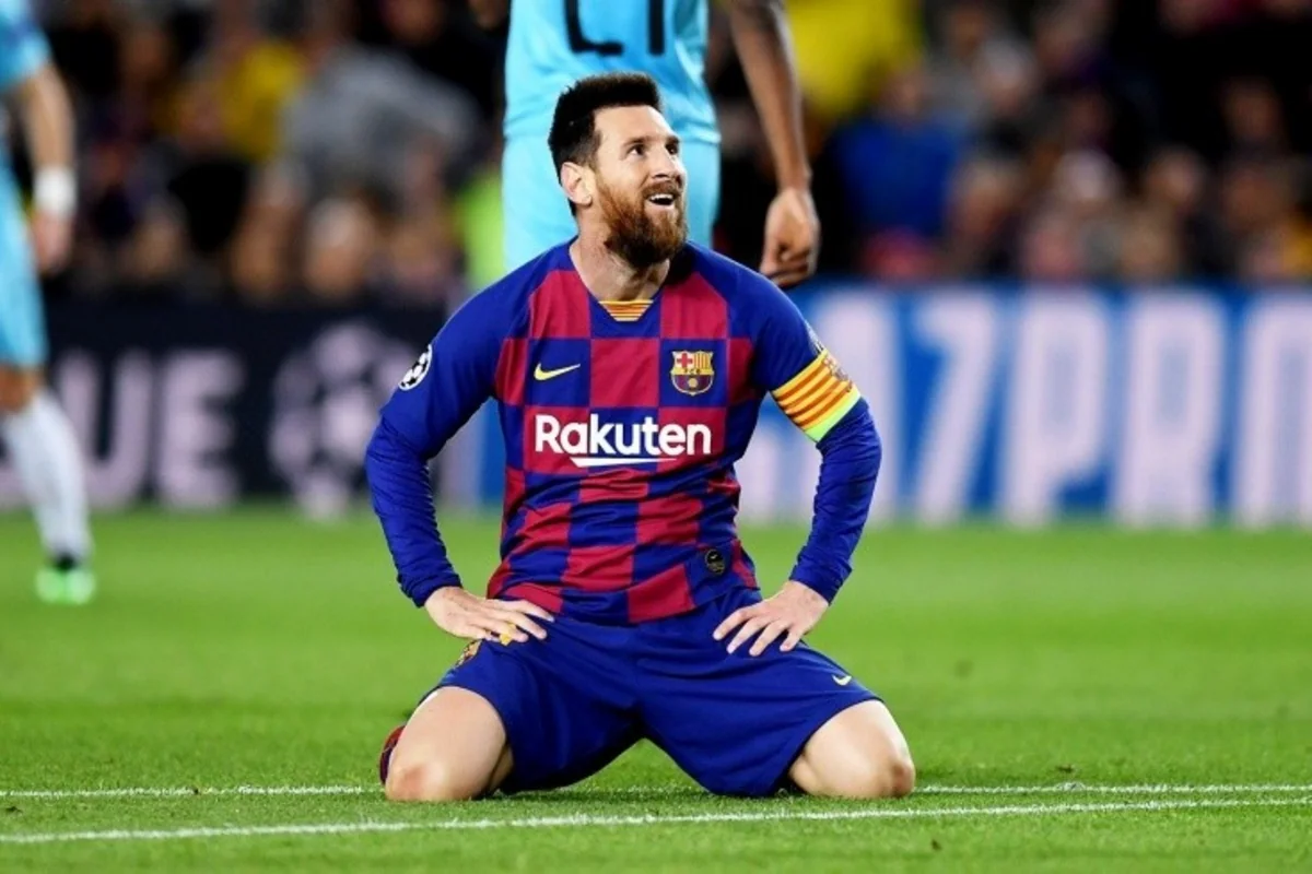 СМИ: Лионель Месси уходит из Барселоны