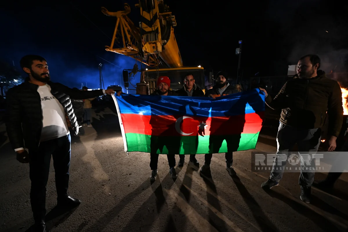 Акция протеста на дороге Шуша-Ханкенди продолжается и в ночные часы