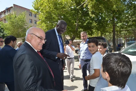 Rövşən Rzayev Beynəlxalq Qızıl Xaç və Qızıl Aypara Cəmiyyətləri Federasiyasının baş katibi ilə görüşüb