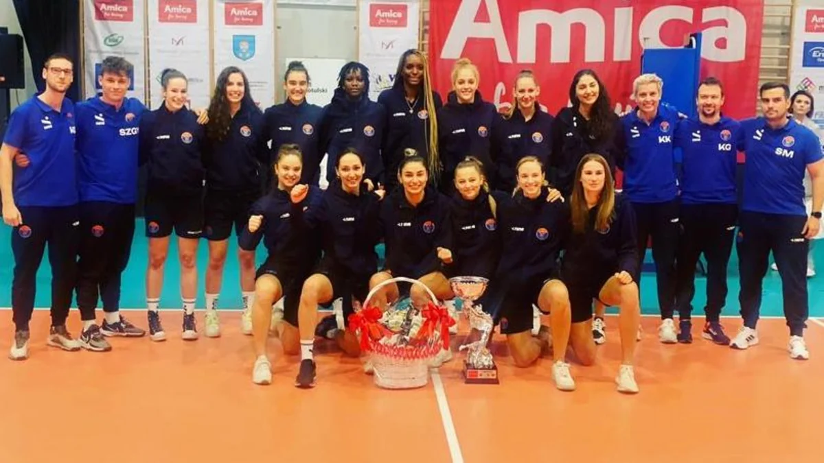 Azərbaycanlı voleybolçu Macarıstan klubu ilə cari mövsüm ilk kubokunu qazanıb