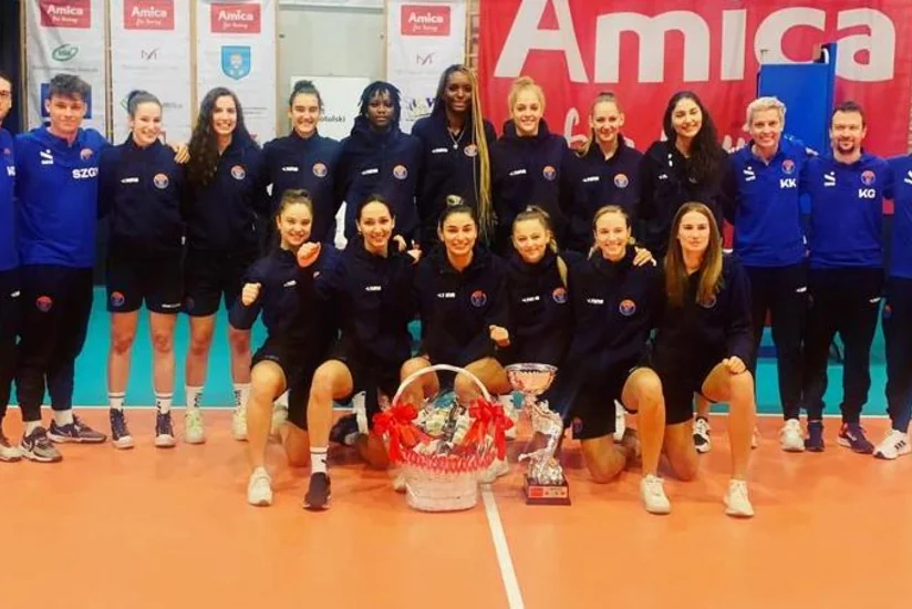 Azərbaycanlı voleybolçu Macarıstan klubu ilə cari mövsüm ilk kubokunu qazanıb