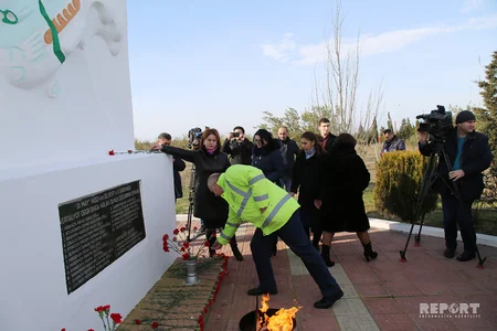 ​Çilov adasında Günəşli yatağındakı özüldə həlak olan və itkin düşən neftçilərin anım mərasimi keçirilib - FOTOREPORTAJ