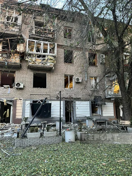 ФОТОРЕПОРТАЖ из центра Запорожья, разрушенного минувшей ночью