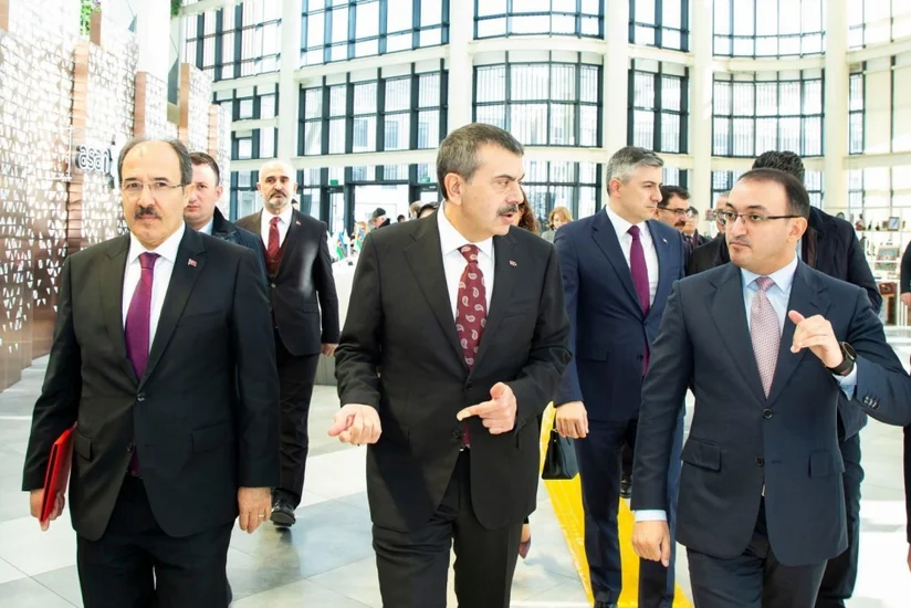 Türkiyəli nazir “ASAN xidmət”də olub