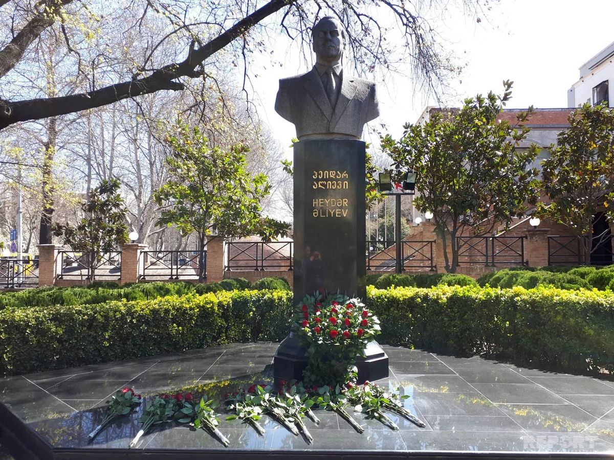 Fuad Muradovun Gürcüstana səfəri başlayıb