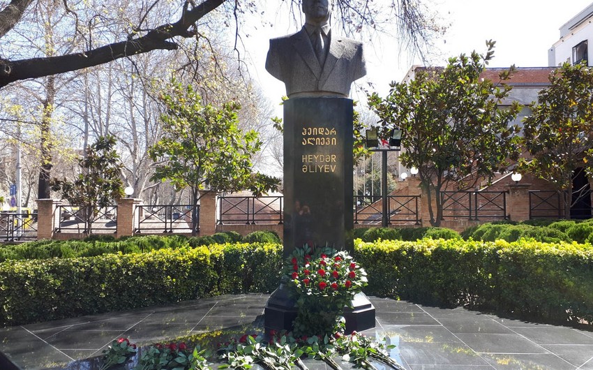Fuad Muradovun Gürcüstana səfəri başlayıb