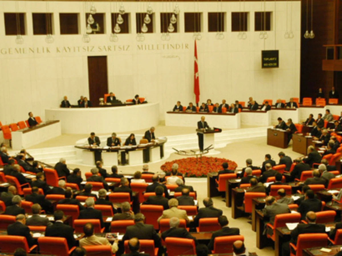 Türkiyədə parlament seçkisi öncəsi rəy sorğularının nəticələri açıqlanıb
