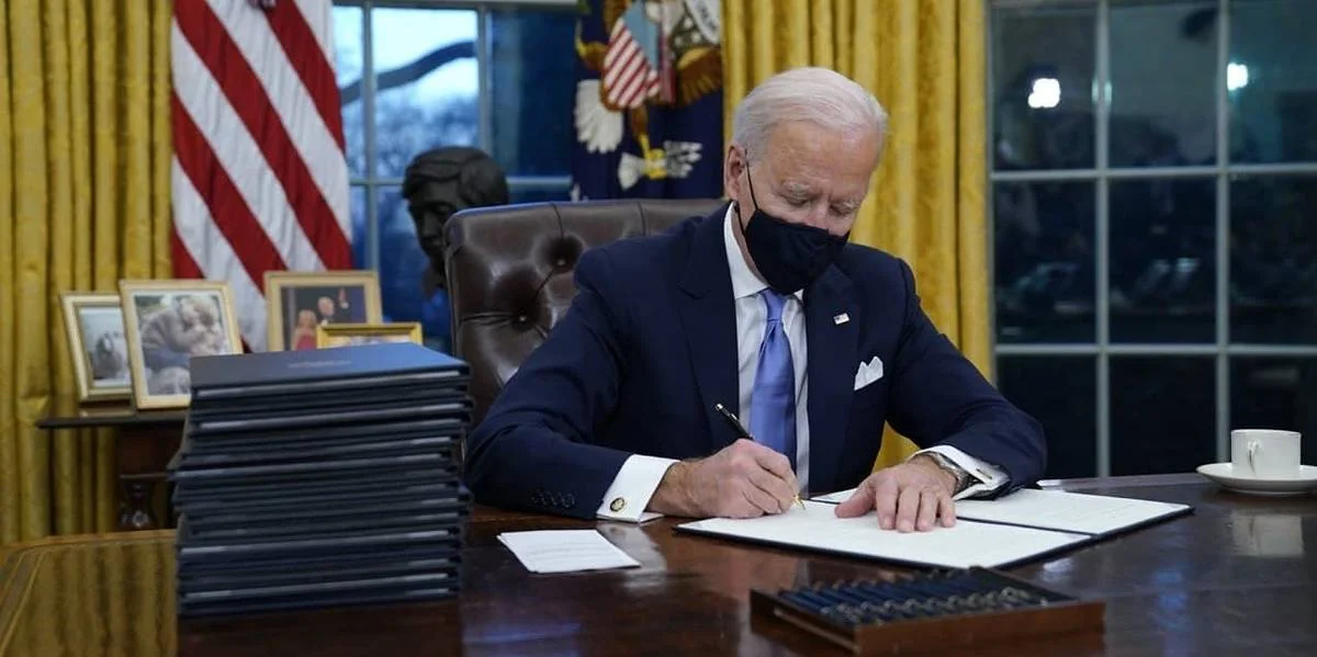 Cozef Bayden bir həftədə 43 qərar imzalayıb