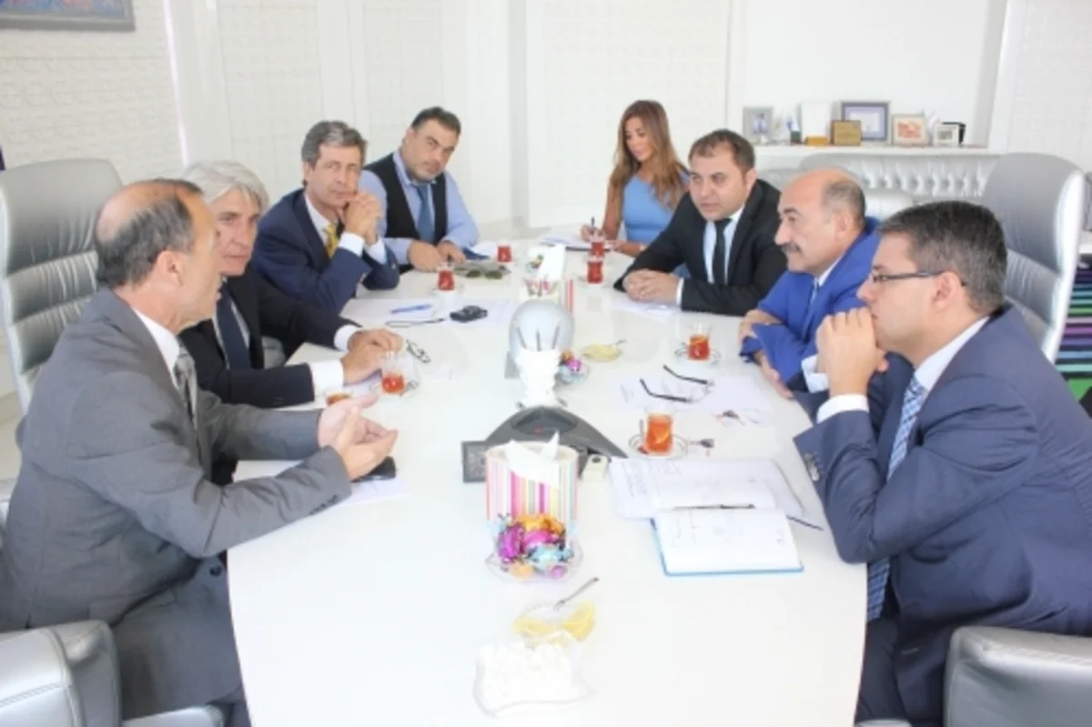 Əbülfəs Qarayev Fransa turizm sənayesinin nümayəndələrilə görüşüb