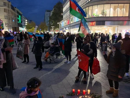 Hannover azərbaycanlıları Gəncə terroru qurbanlarının xatirəsini yad edib