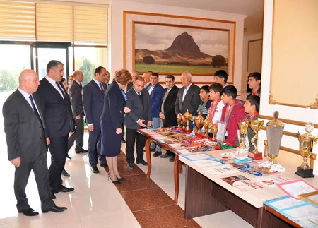 Təhsil nazirinin müavini məktəb direktorları ilə görüşüb