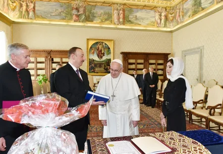 ​İlham Əliyev Katolik Kilsəsinin rəhbəri Papa Fransisk ilə görüşüb