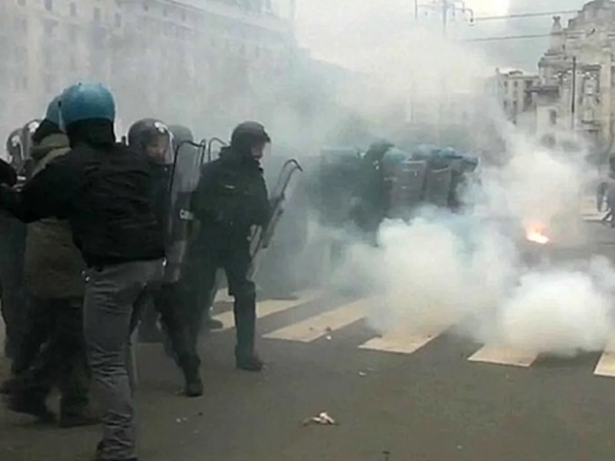 ​Milanda miqrantlarla polis arasında toqquşma baş verib