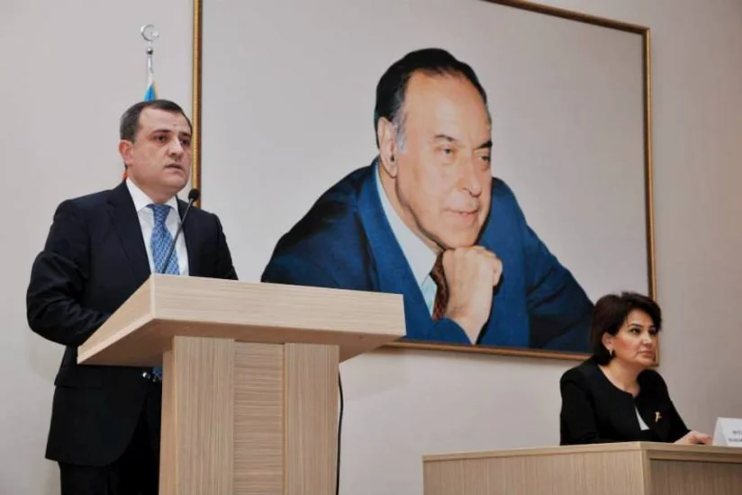 Təhsil nazirinin müavini məktəb direktorları ilə görüşüb