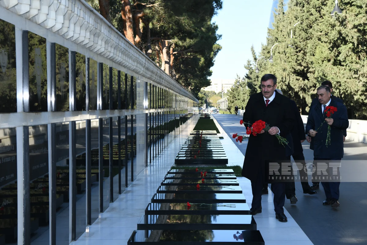 Cevdet Yılmaz Şəhidlər xiyabanını və “Türk şəhidliyi” abidəsini ziyarət edib - YENİLƏNİB