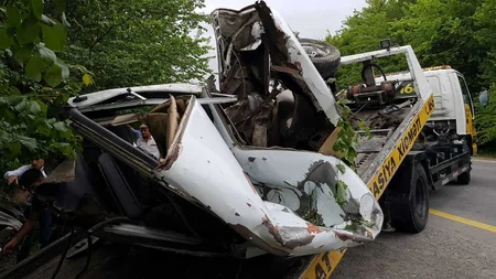 В Агдаше произошло тяжелое ДТП: автомобиль разбился вдребезги - ВИДЕО