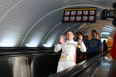 Bakı 2015in məşəli Funikulyordan Şəhidlər xiyabanına istiqamətlənib