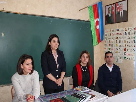 Xocalı məktəblilərinə kitablar hədiyyə olunub