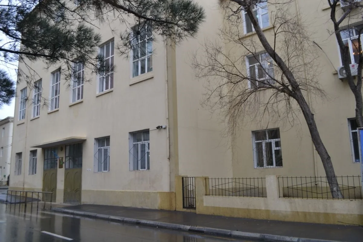 İdarə: 57 nömrəli məktəbdə dərslər ikinövbəli şəkildə bərpa edilib