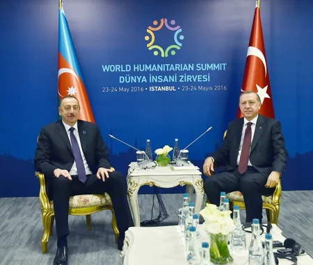 Azerbaijani and Turkish Presidents meet in Istanbul