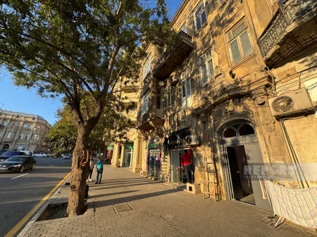 Yasamalda memarlıq abidəsinin eyvanının uçmasına münasibət bildirilib