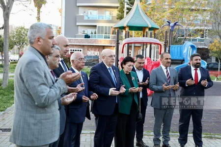 Azərbaycan nümayəndə heyəti İzmirdə Heydər Əliyev və Azərbaycan Dostluq parklarında olublar