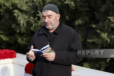 People of Azerbaijan pay tribute to 20 January martyrs - PHOTOS