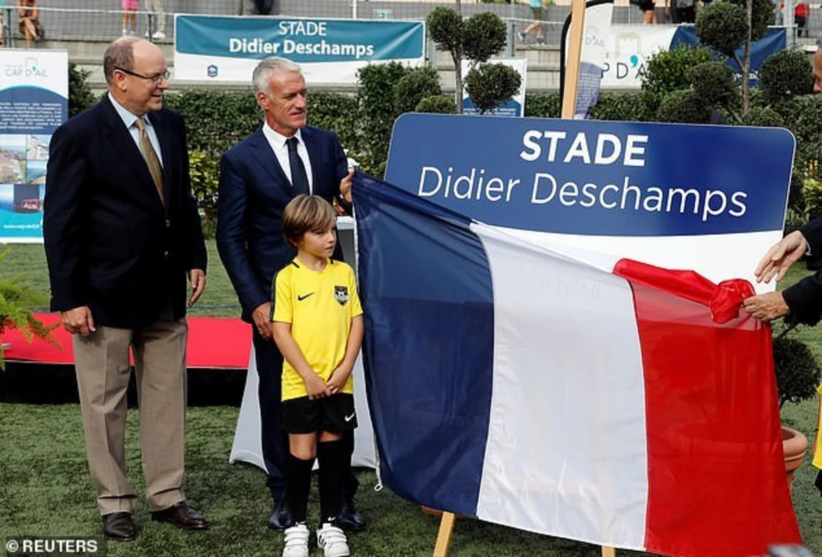 Fransa milli komandasının baş məşqçisinin adı stadiona verilib